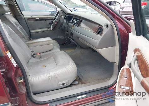 2002 Lincoln Town Car Cartier/Cartier Prem. z USA, uszkodzony, nr VIN 1LNHM83W52Y626407